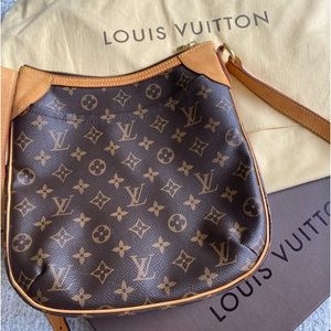 Authentic Louis Vuitton Odeon Crossbody purse.
